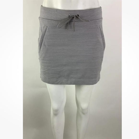 Athleta Sz XS Modern Metro Striped Skort Gray White Nylon Polyester A-Line - Picture 1 of 8
